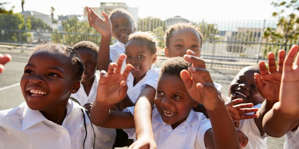 elementary-school-kids-in-playground-waving-to-P34BUTG-on55155zfzu6z8ixwmmunqs5qclj7xrjj9c2hbg9f0